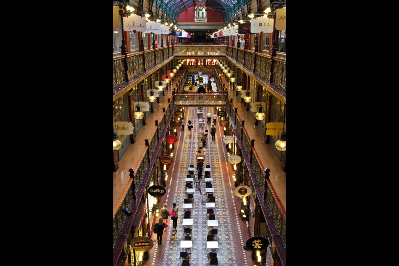 Strand Shopping